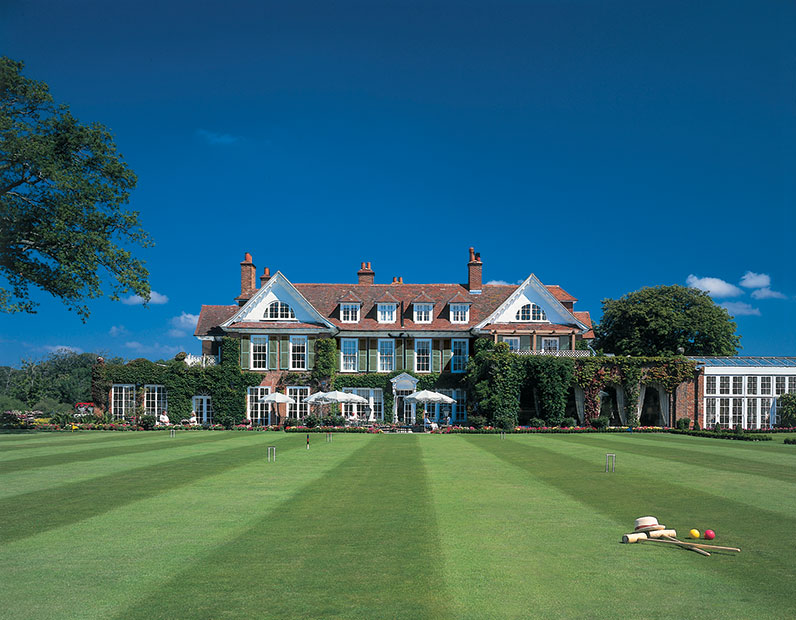 Chewton Glen to open a new cookery school.